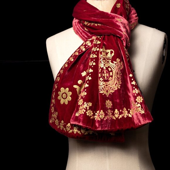 The Met Accessories - The Met "Royal Crest" Velvet Scarf Exclusively For The Met Gallery Museum